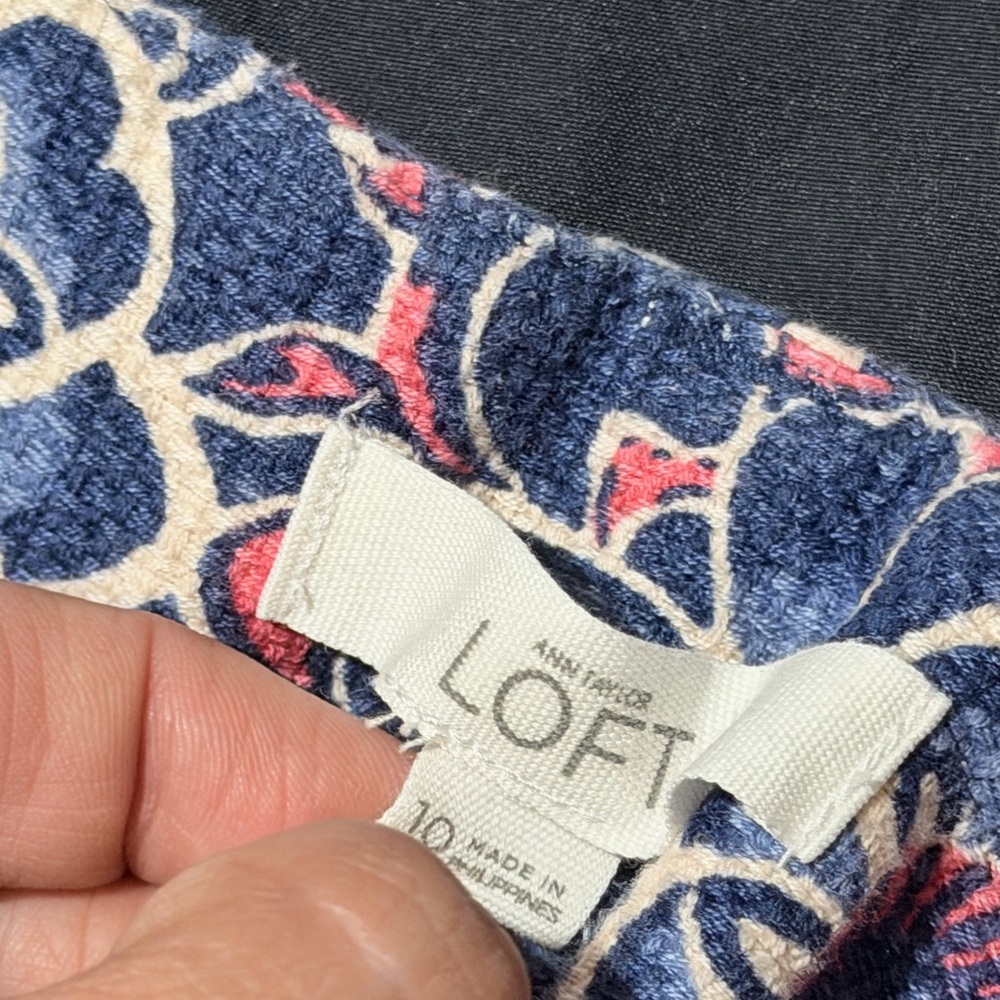LOFT Blue and Pink Floral Women’s Shorts - Picture 8 of 8